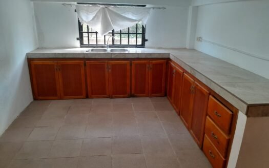 2 Bedroom Townhouse, Caparo.