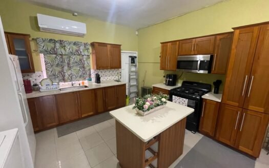 Furnished 2 Bedroom Apartment, Carenage